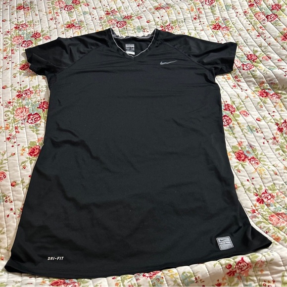 Nike Pro V-Neck Fitted Shirt size XL 16-18 - Picture 1 of 5